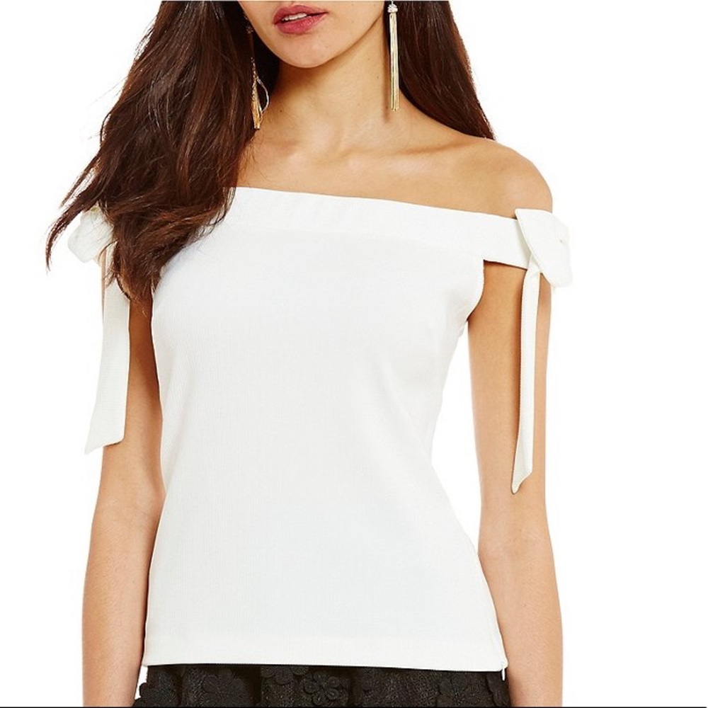 Never worn white top....*offers accepted*